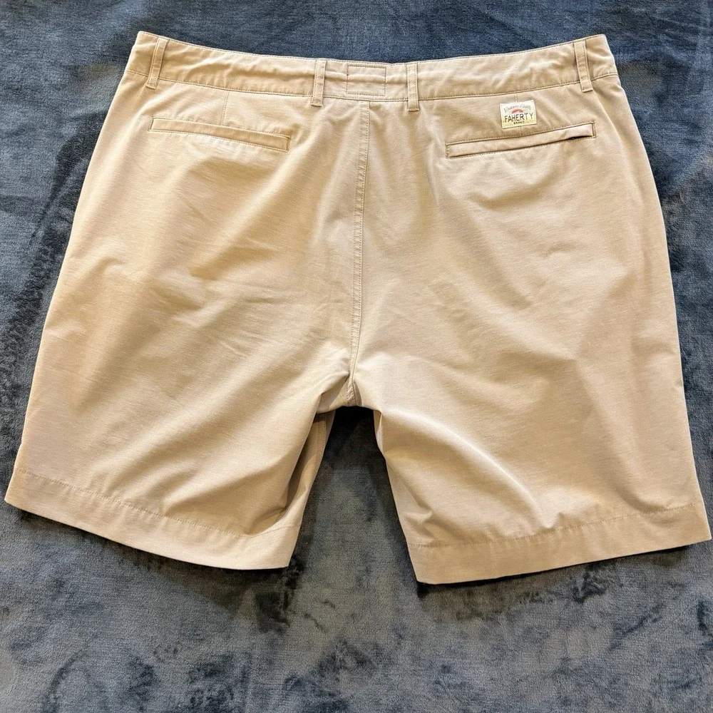 Faherty Flat-Front Men's Shorts in Beige